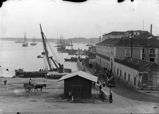 Carroças no Cais. Seixas, Henrique Maufroy de,[ant. 1888], Cota(s)SEX000209; A12801; N10985