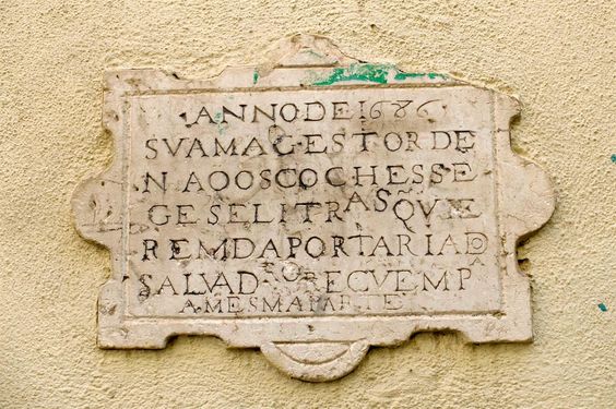 Placa de trânsito localizada na Rua do Salvador, freguesia de São Vicente. Placa de trânsito localizada na Rua do Salvador, freguesia de São Vicente.