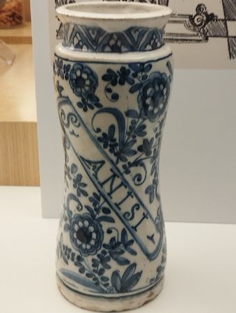 Manga de botica, produção local, Lisboa, c.1610-1645, Faiança, Museu de Lisboa, Palácio Pimenta, MC.CER.0527.0554